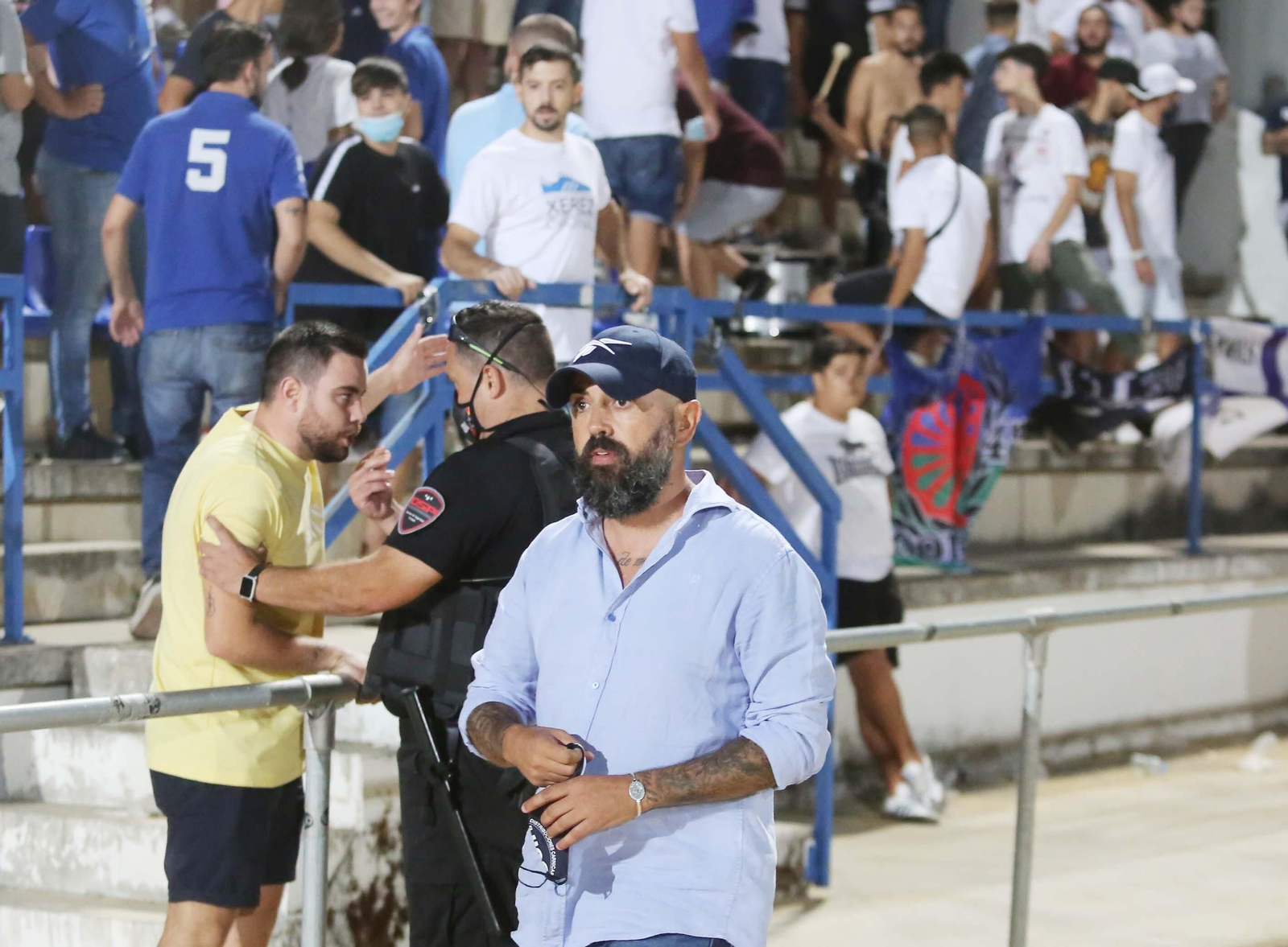 Juan Luis Gil, mandatario azulino, en un partido en el Pedro Garrido.