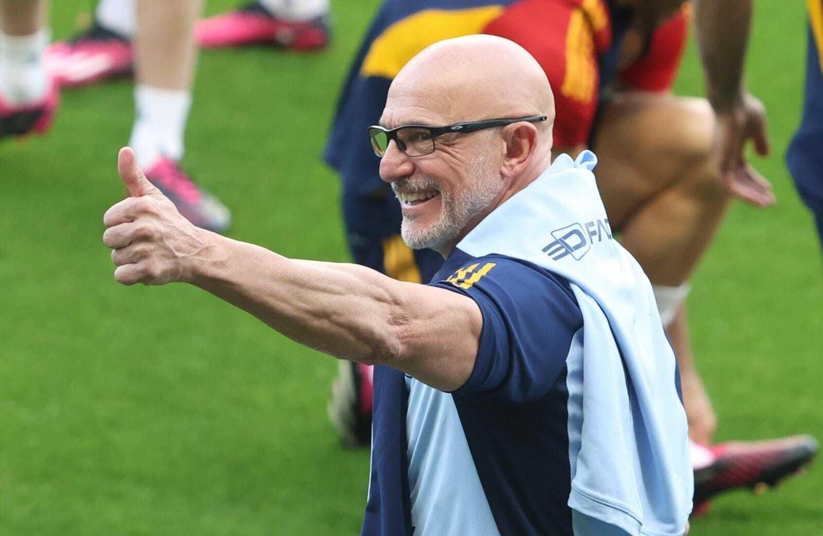 Luis de la Fuente saluda en La Rosaleda.