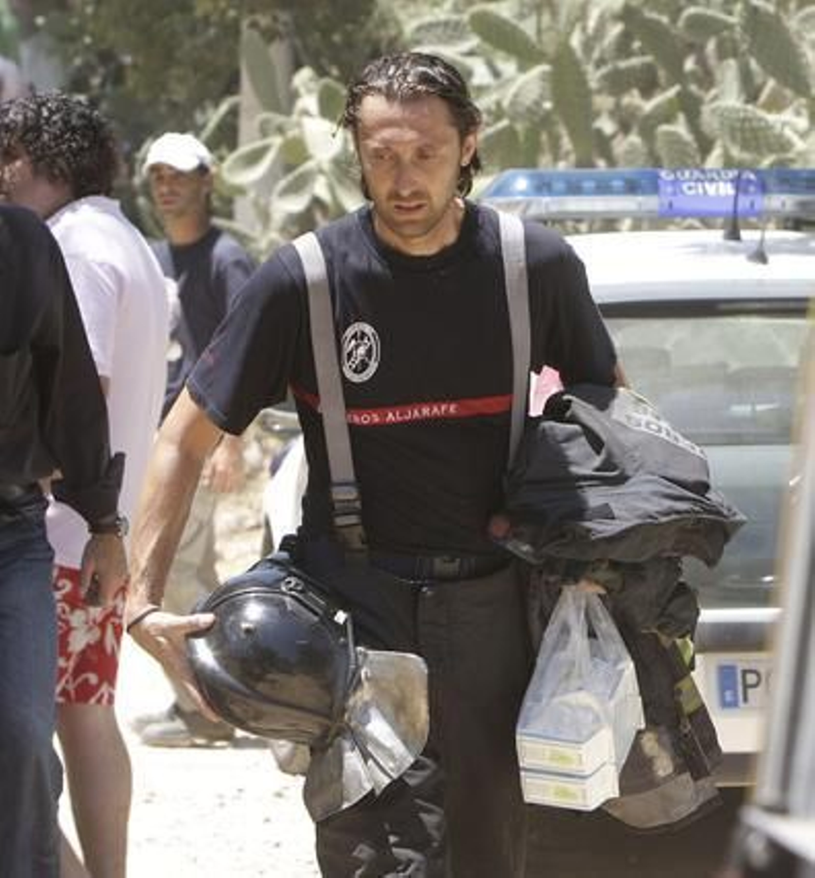 Una explosión en una pirotecnia mata a cuatro personas en Benacazón. / José Ángel García