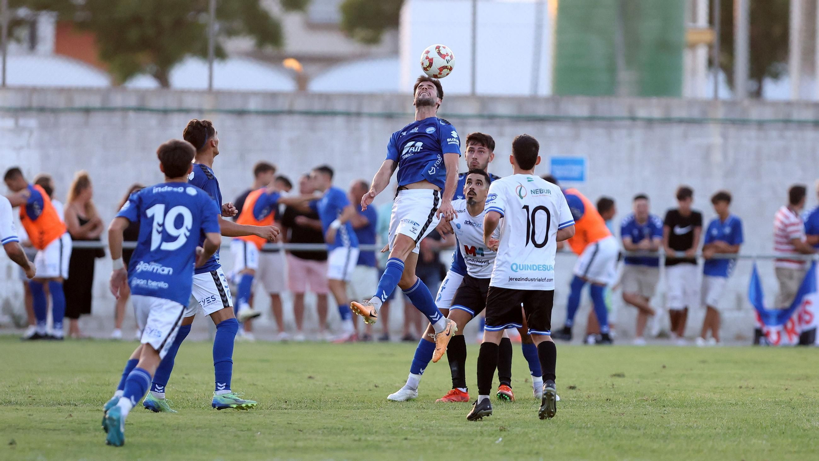 Imágenes del Trofeo de la Copa y la Venencia entre el Jerez Industrial y el Xerez DFC