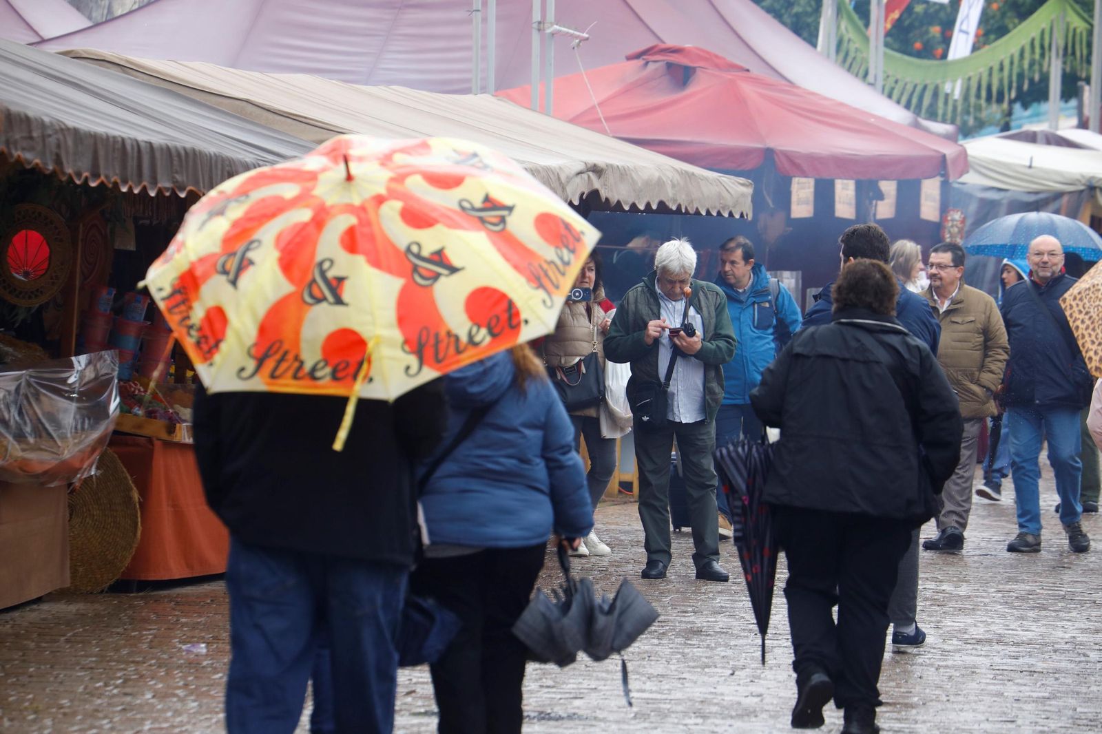 La borrasca Éowyn no consigue deslucir el Mercado Andalusí, en imágenes