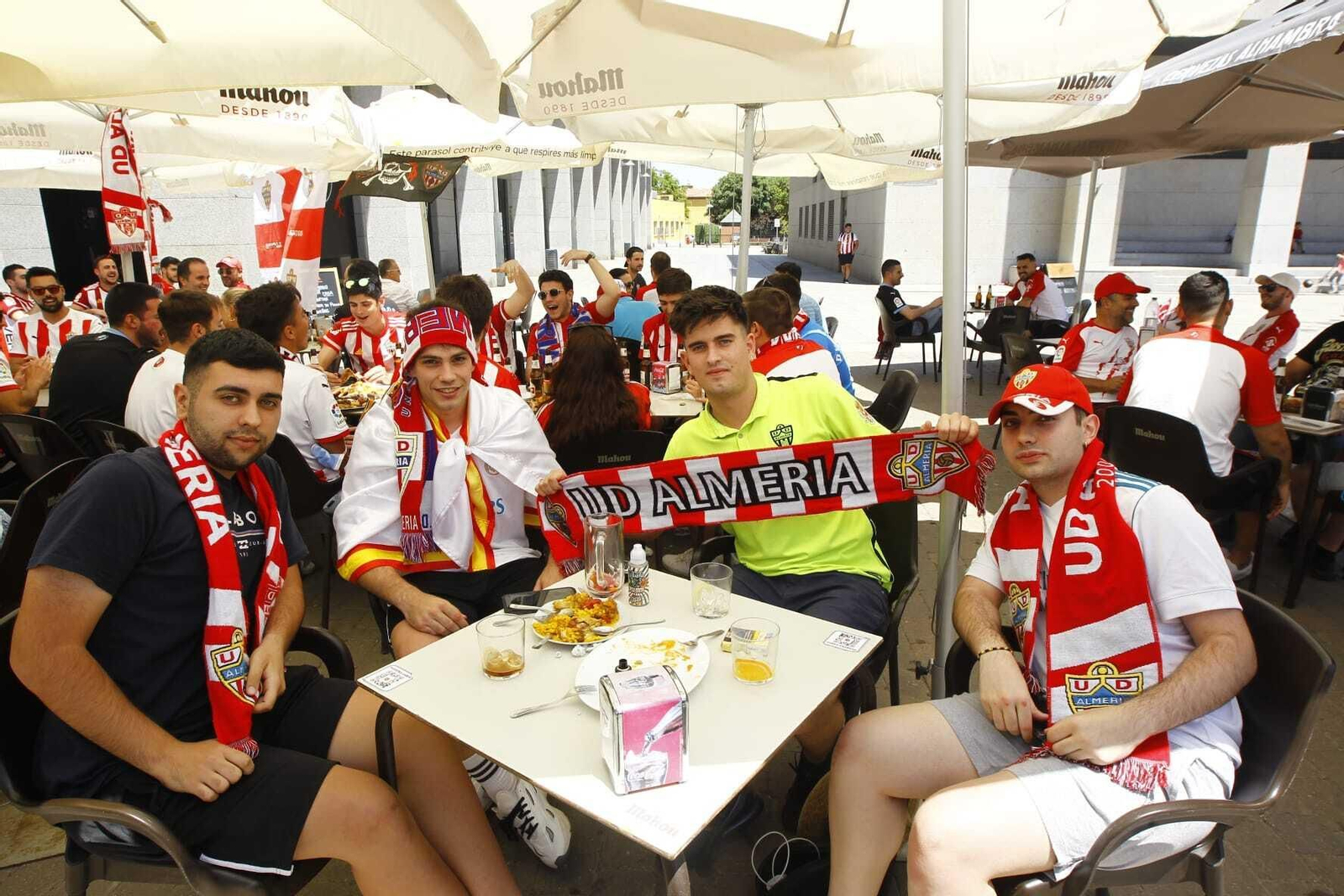 Imágenes de la afición del Almería en Leganés