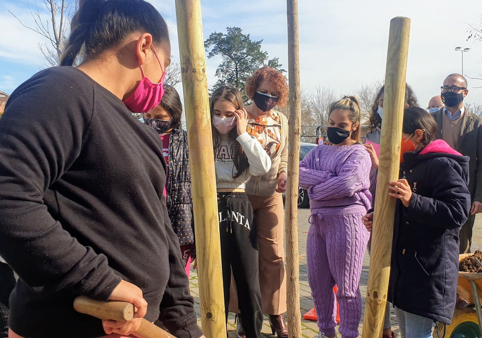La delegada Adela Castaño en un acto con vecinos.