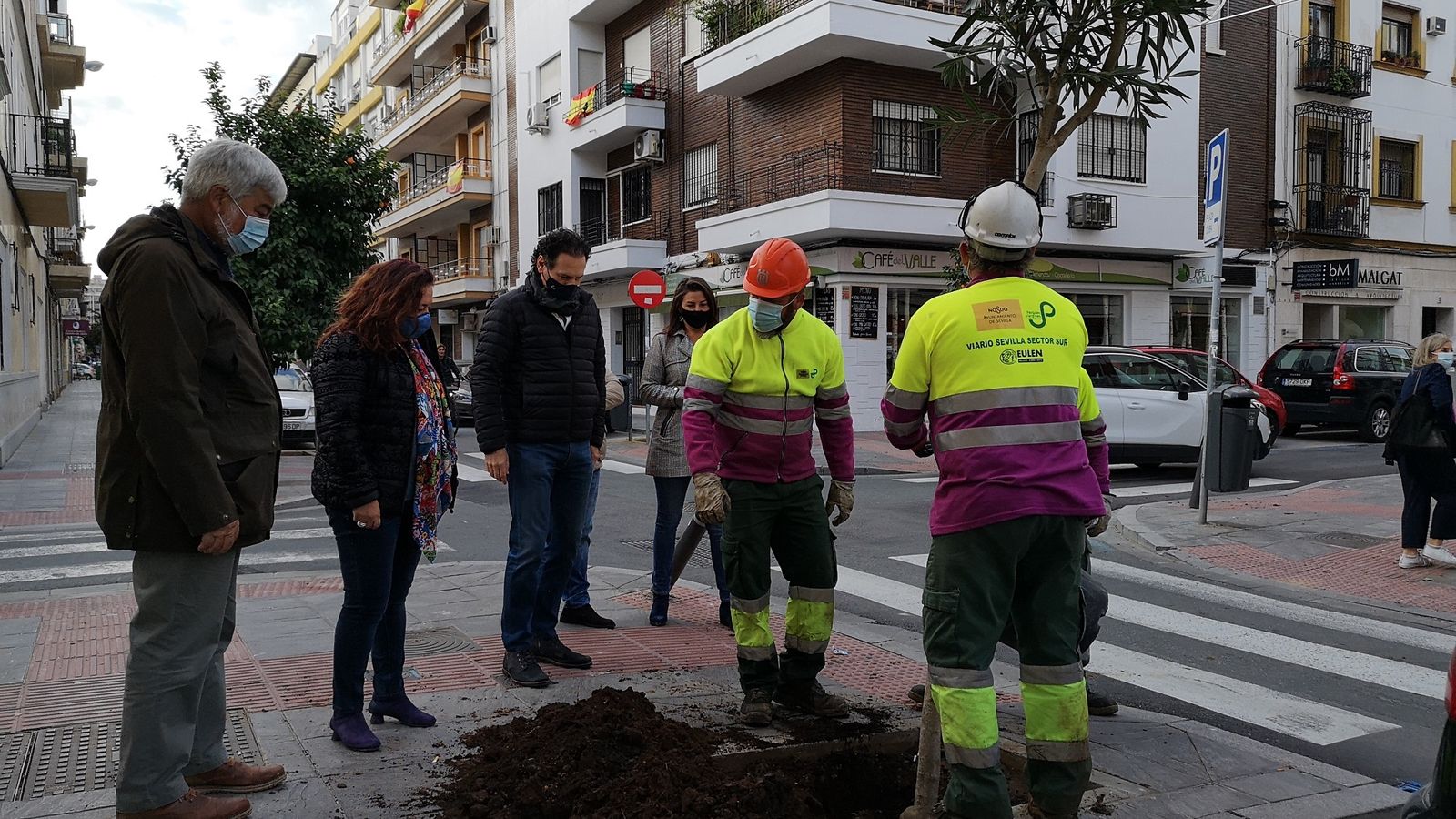 Uno de los alcorques vacíos de Los Remedios que serán ocupados con un árbol.