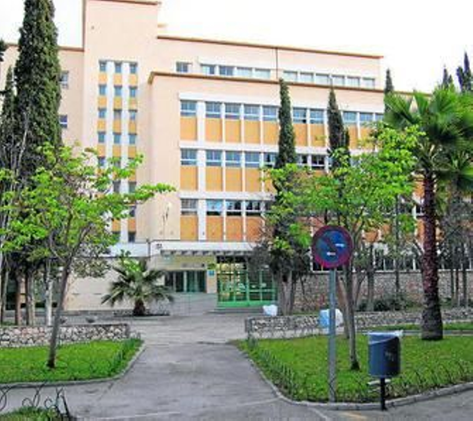 Los profesores del IES, rotos de dolor, están pensando en aplazar los exámenes.