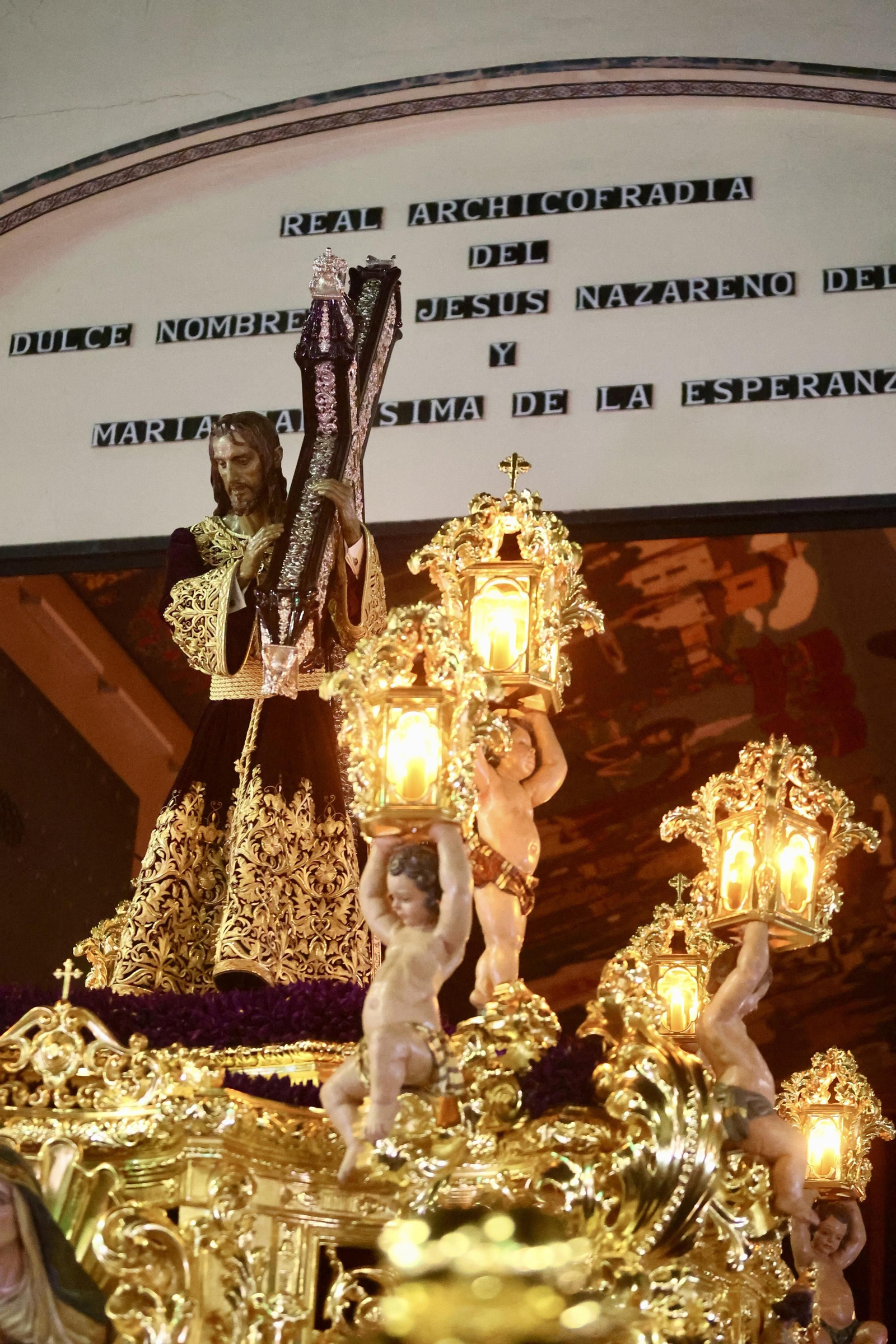 La Esperanza en su procesión del Jueves Santo en Málaga, en fotos