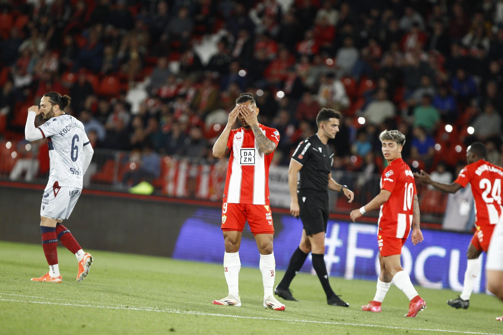 Las mejores imágenes del partido U.D. Almería-Levante U.D.