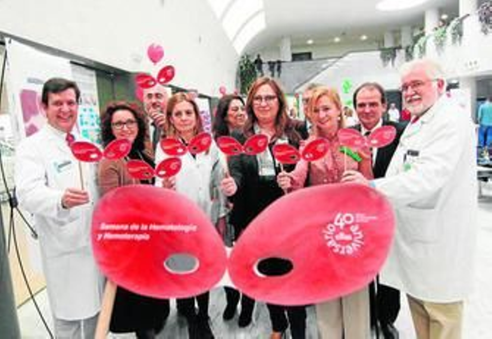 Representantes institucionales, ayer, en la inauguración de la Semana de la Hematología.