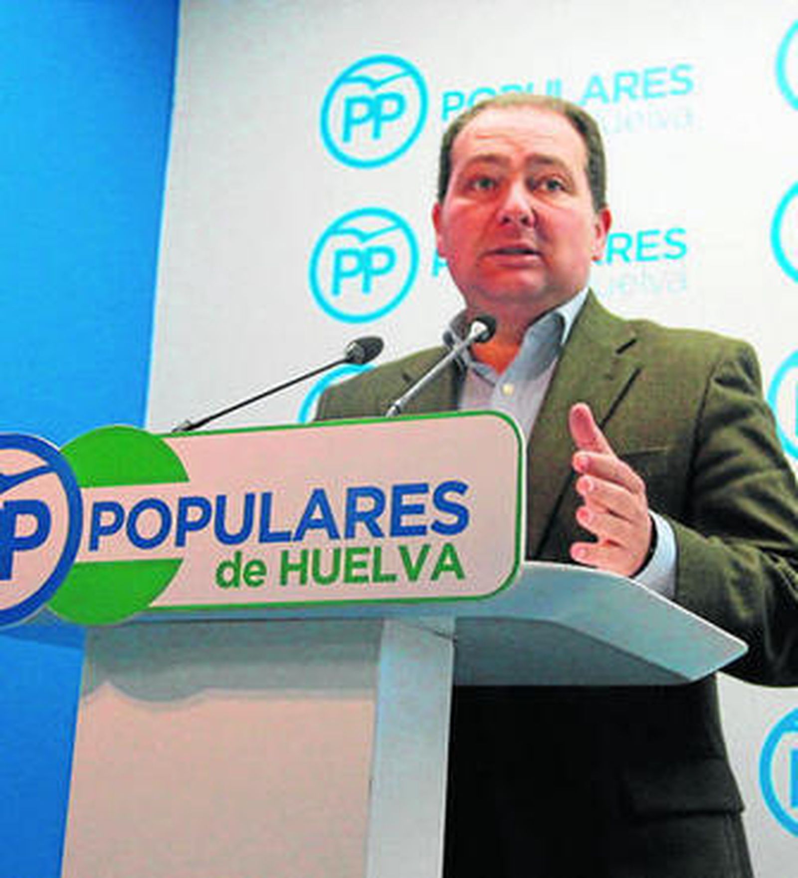 David Toscano, durante la rueda de prensa que ofreció ayer.