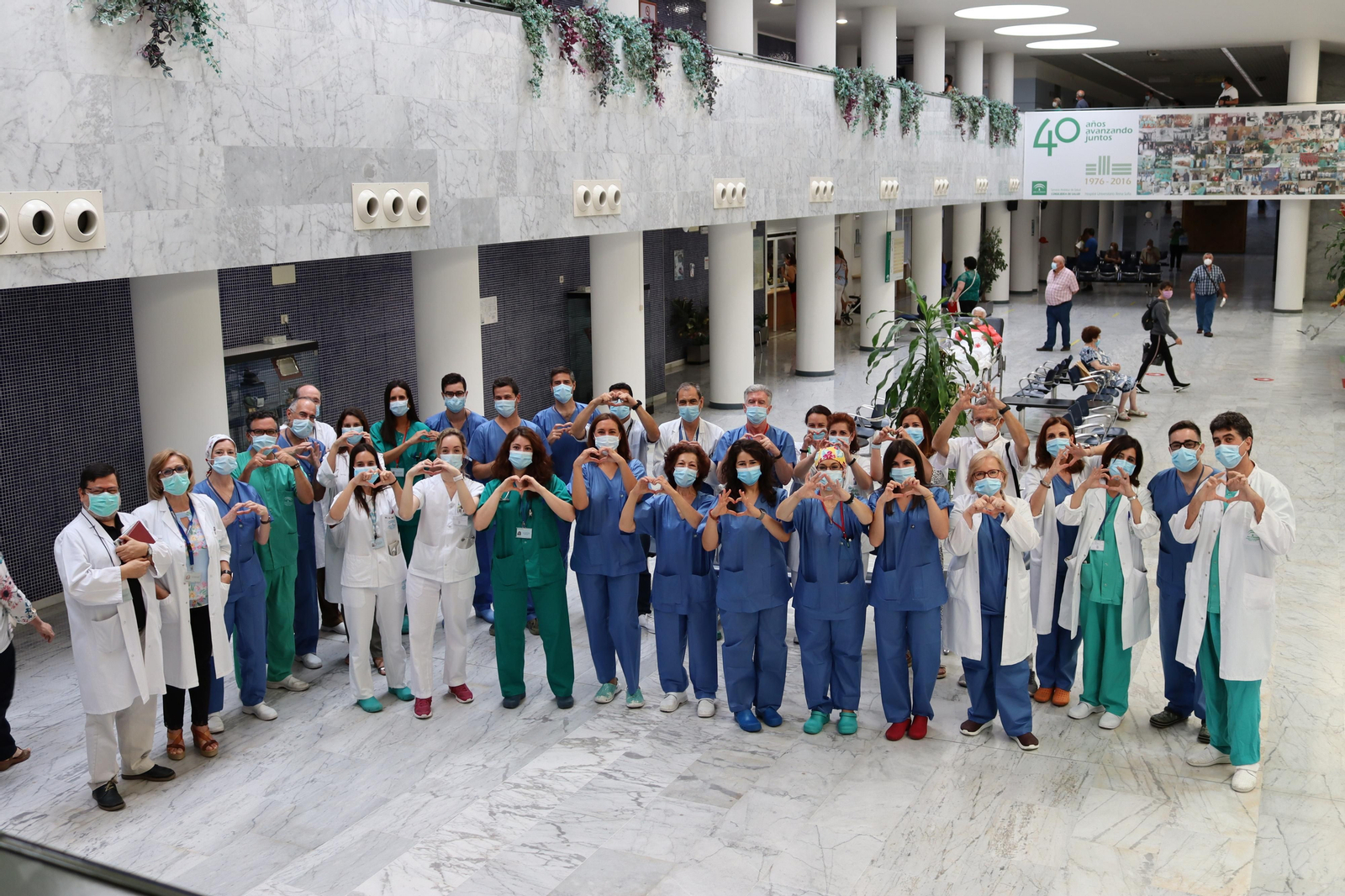 Parte del equipo de profesionales que han intervenido.