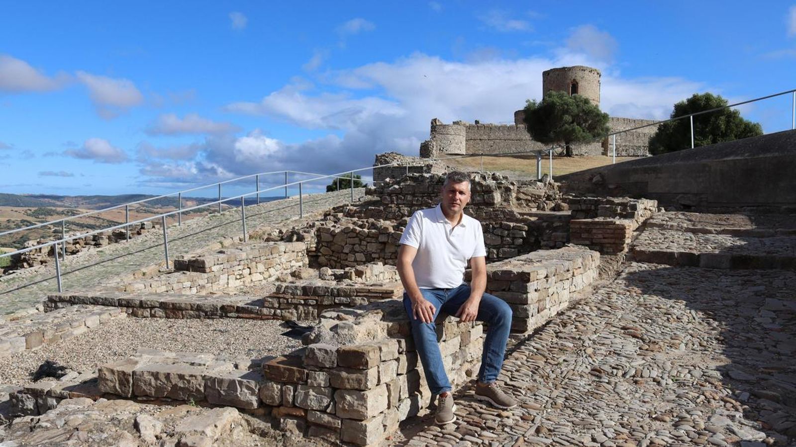 Francisco Gómez en el Castillo de Jimena.