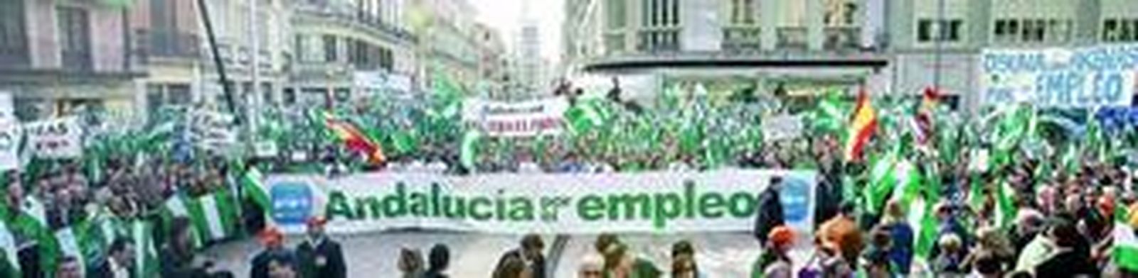 Aspecto de la cabecera de la marcha, poco antes de iniciarse el acto en la Plaza de la Constitución de Málaga.