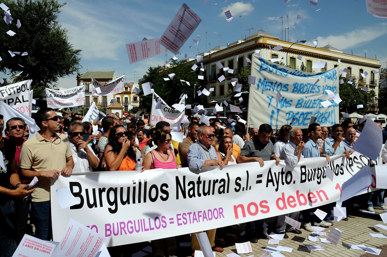 Manifestación en 2009 de afectados por la quiebra de Burguillos Natural