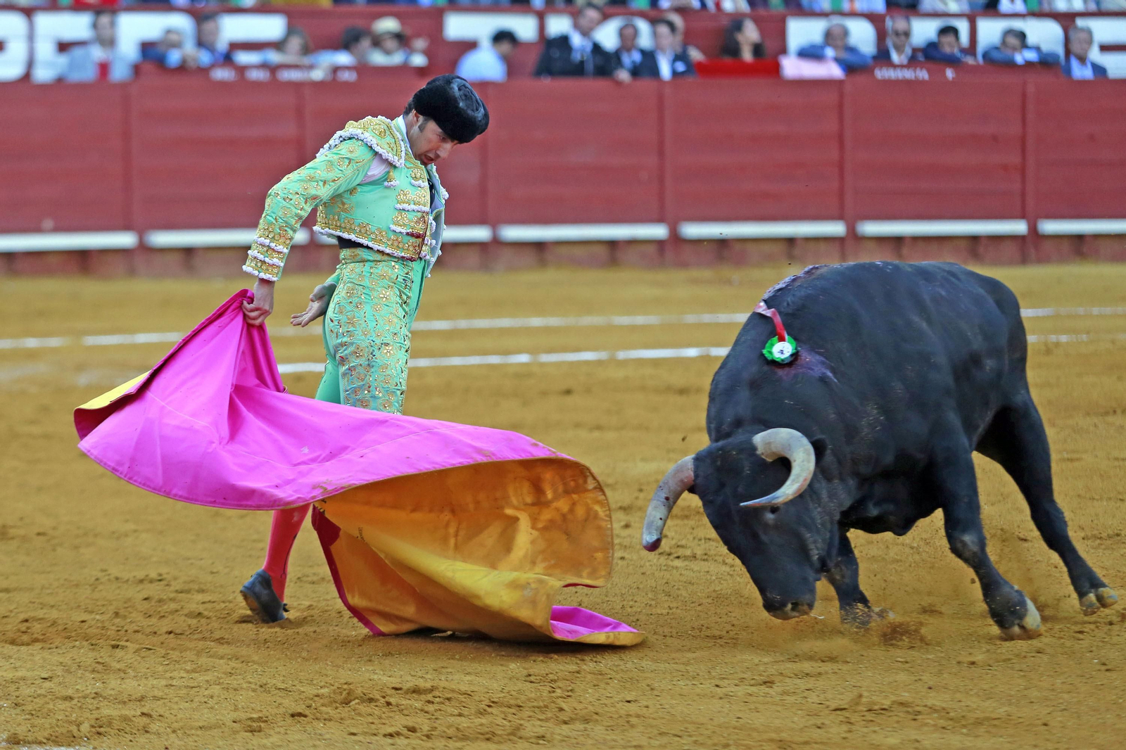 Imágenes de la faena de "El Fandi", Manzanares y Roca Rey en el coso jerezano