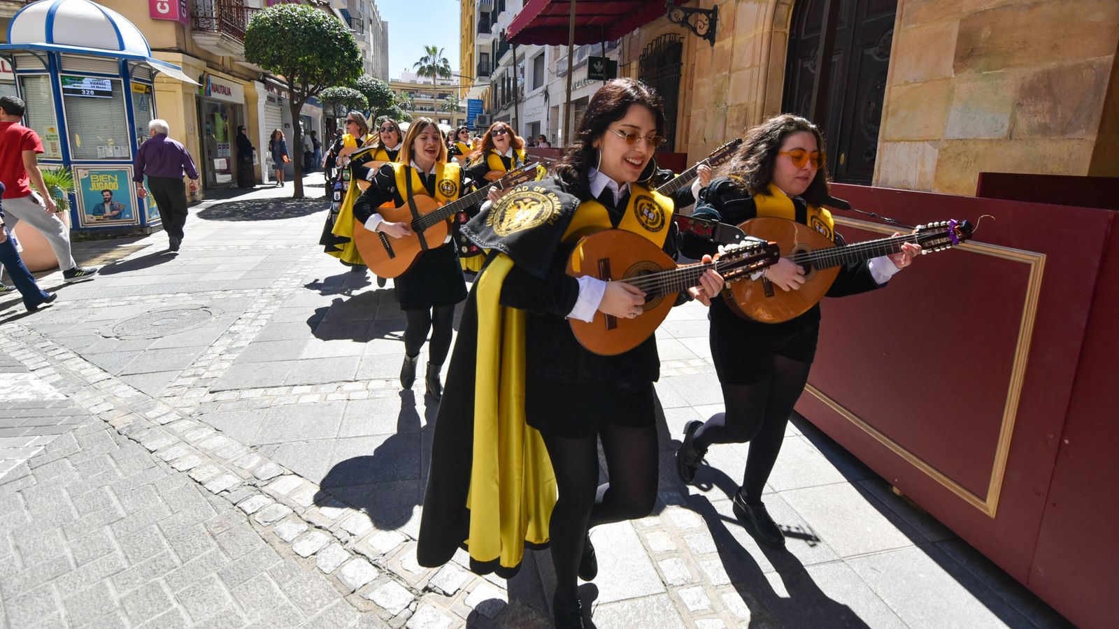 Fotos del pasacalles del X Certamen Internacional de Tunas Ciudad de Algeciras