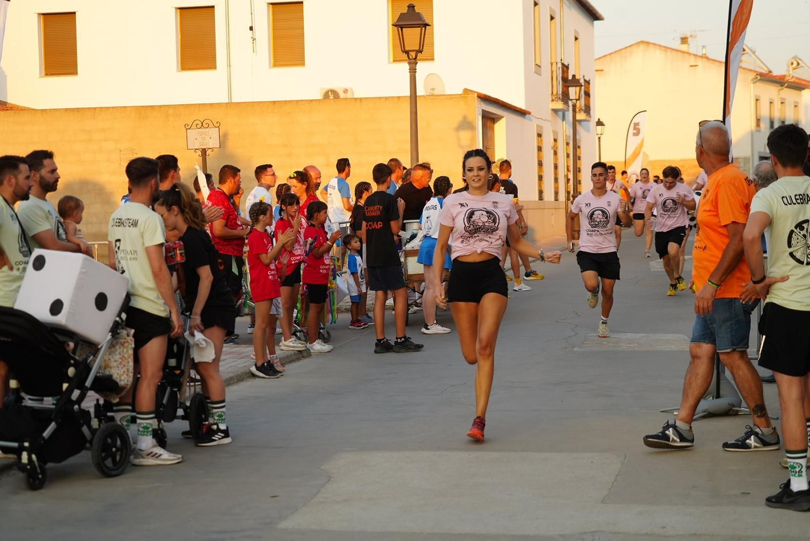 Las imágenes del Gran Juego de la Oca de Dos Torres: diversión y el mejor ambiente