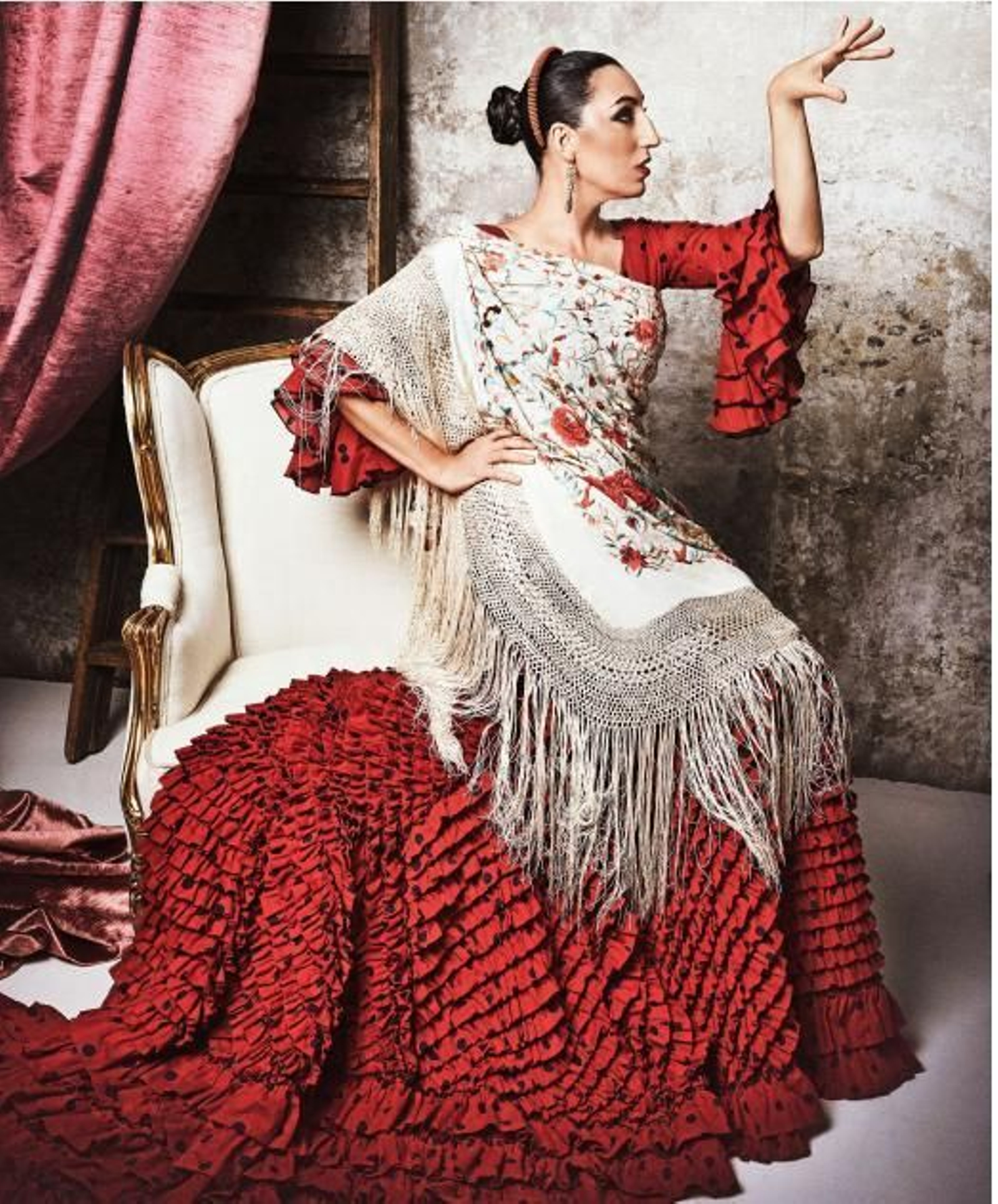 Cartel anunciador de la exposición 'Elle, 75 años al lado de la mujer'.