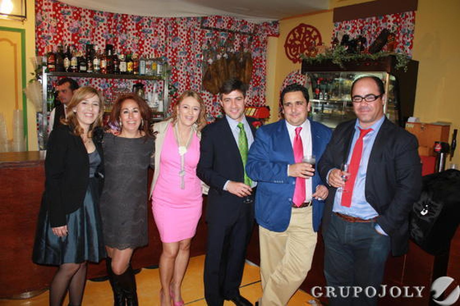 En esta imagen aparecen José Miguel Oviedo, Jesús Ramírez, Sergio Márquez, María José Pruaño, Estrella Arce e Isabel Tejada disfrutando de una jornada de Feria.

Foto: Andr?Mora /Fito Carreto