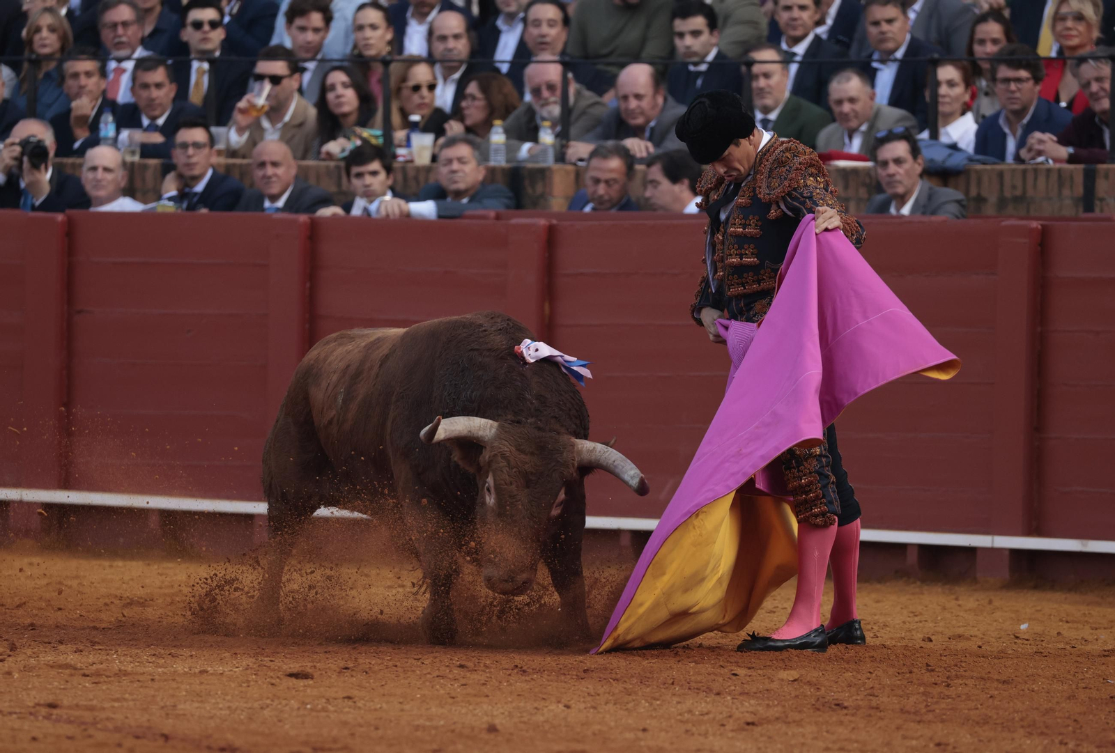 Las imágenes de los toros en Sevilla con Morante de la Puebla, José María Manzanares y Talavante