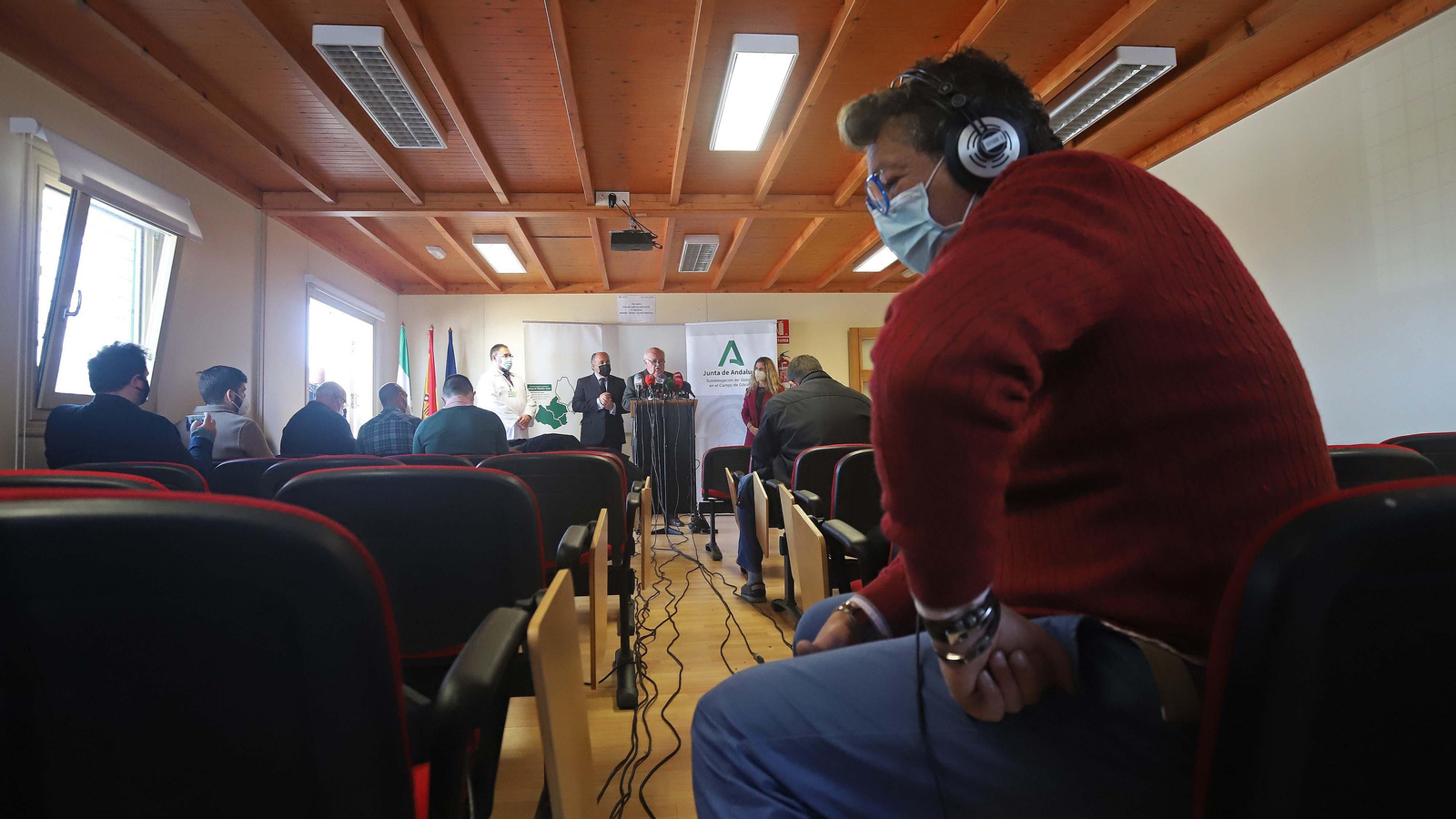 Visita de Jesús Aguirre al hospital Punta Europa en Algeciras