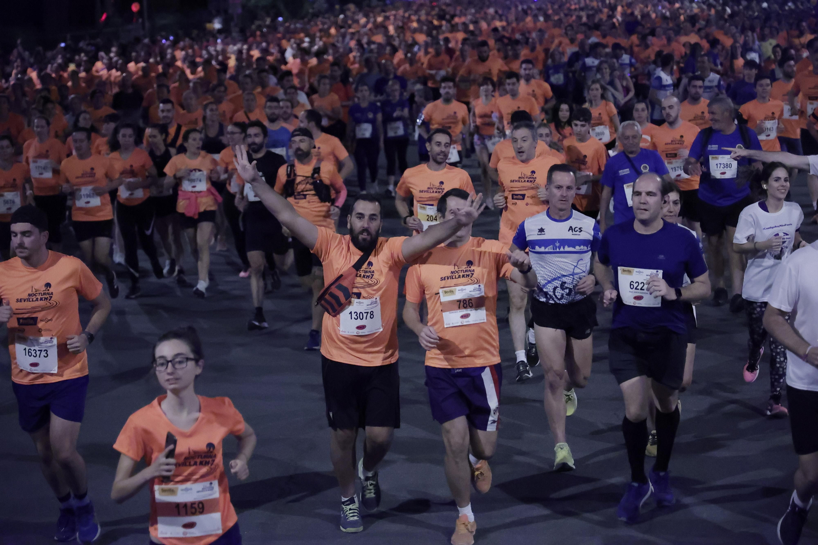 Búscate en la Carrera Nocturna de Sevilla (4)
