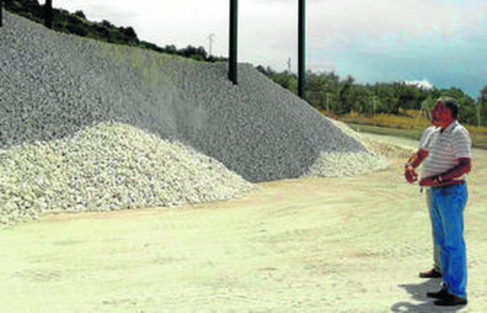 3. De izda. a dcha, Antonino Díaz, el alcalde de Gilena José Manuel Joya y Ángel Díaz