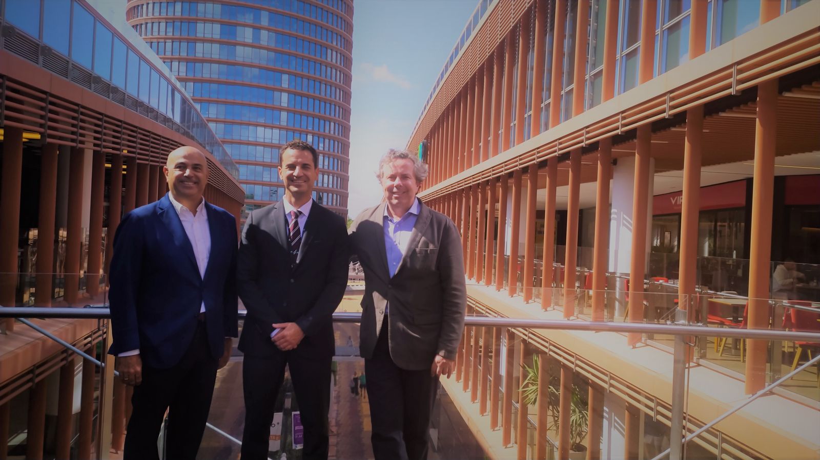 Pedro Sánchez, director de Gastromiun; Juan Carlos Gómez, gerente de Torre Sevilla, y Salvador Fernández, director gerente de la Cámara de Comercio de Sevilla.