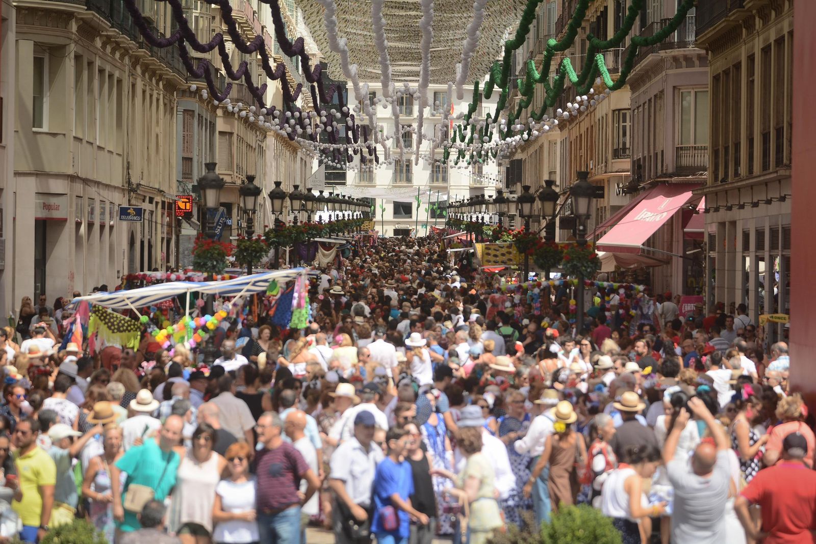 Ambiente en calle Larios durante la Feria de Málaga