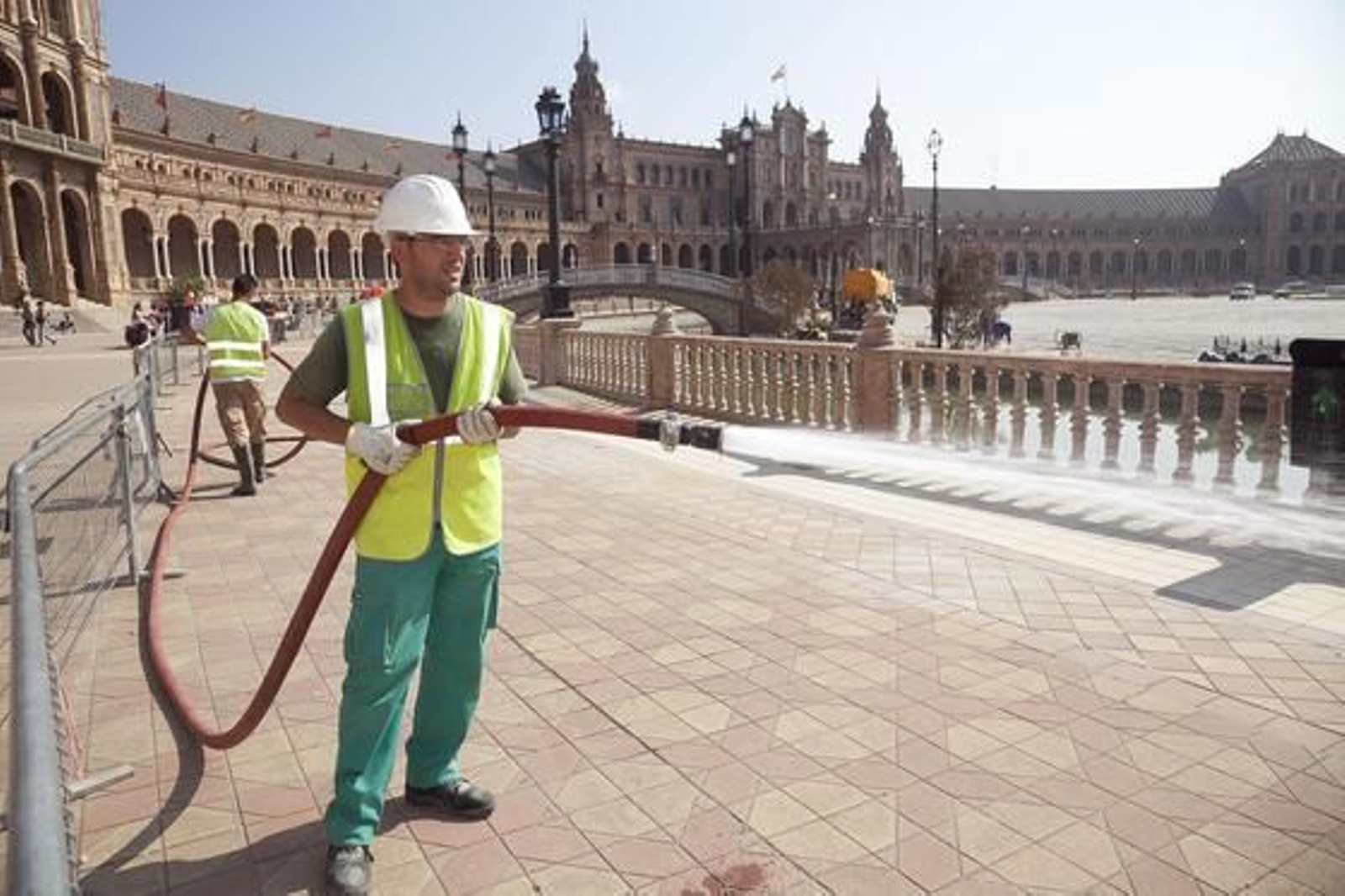 Obras previas a la inauguración de la Plaza España.

Foto: Jaime Martínez