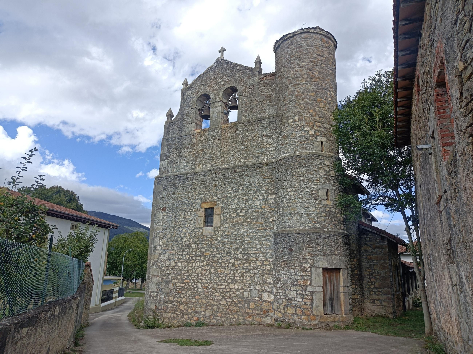 Iglesia de San Juan Bautista en Nava de Ordunte.