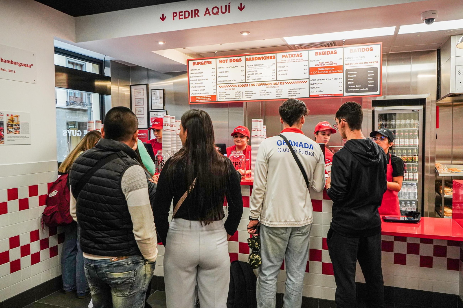 Así es la nueva hamburguesería del centro de Granada: todas las imágenes de Five Guys