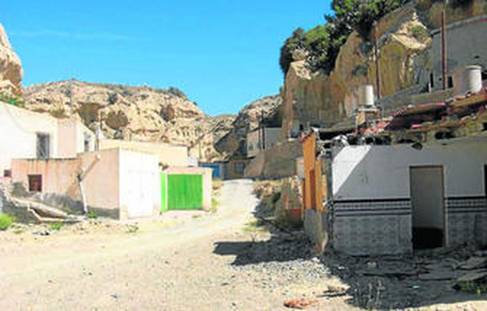 Imagen actual de El Realengo, ni animales, ni personas. Nadie tras la tragedia.