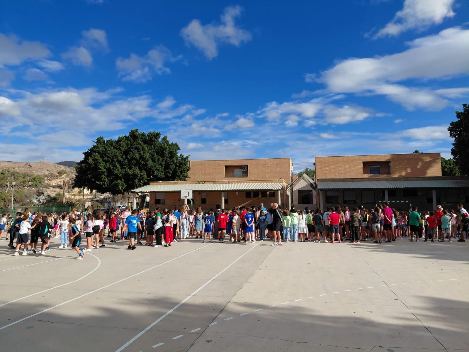 Acto celebrado en el CEIP Santa Isabel en honor a Manuel Samper.