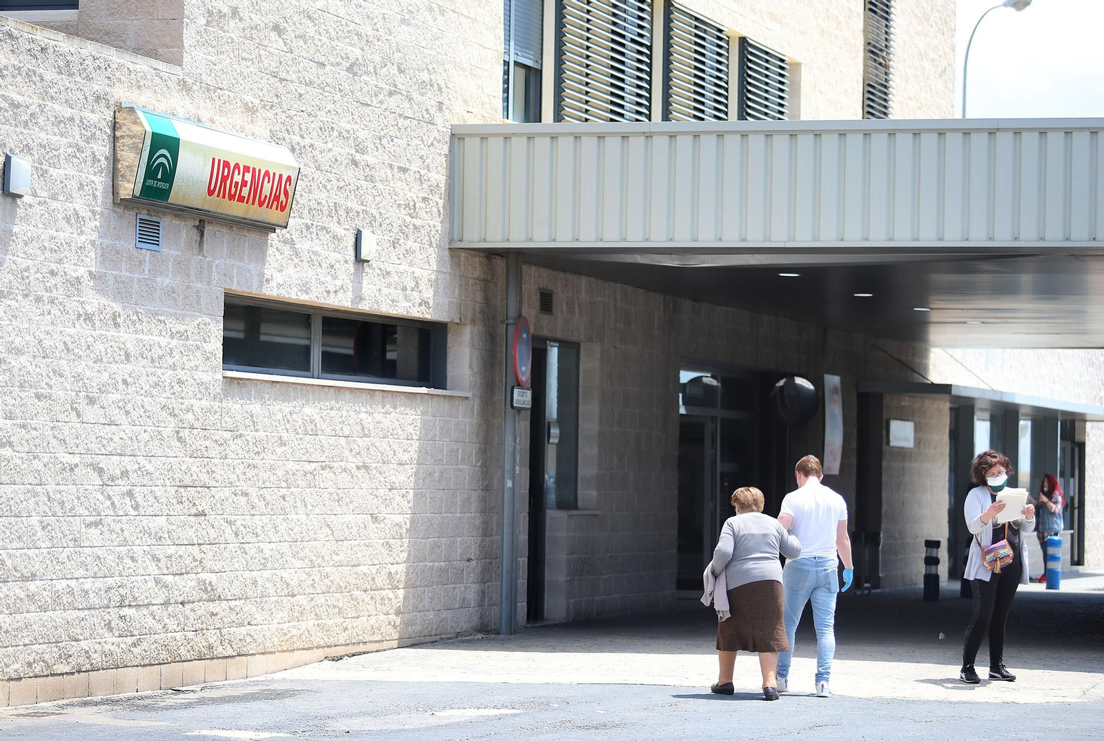 Acceso de Urgencias del hospital Juan Ramón Jiménez.