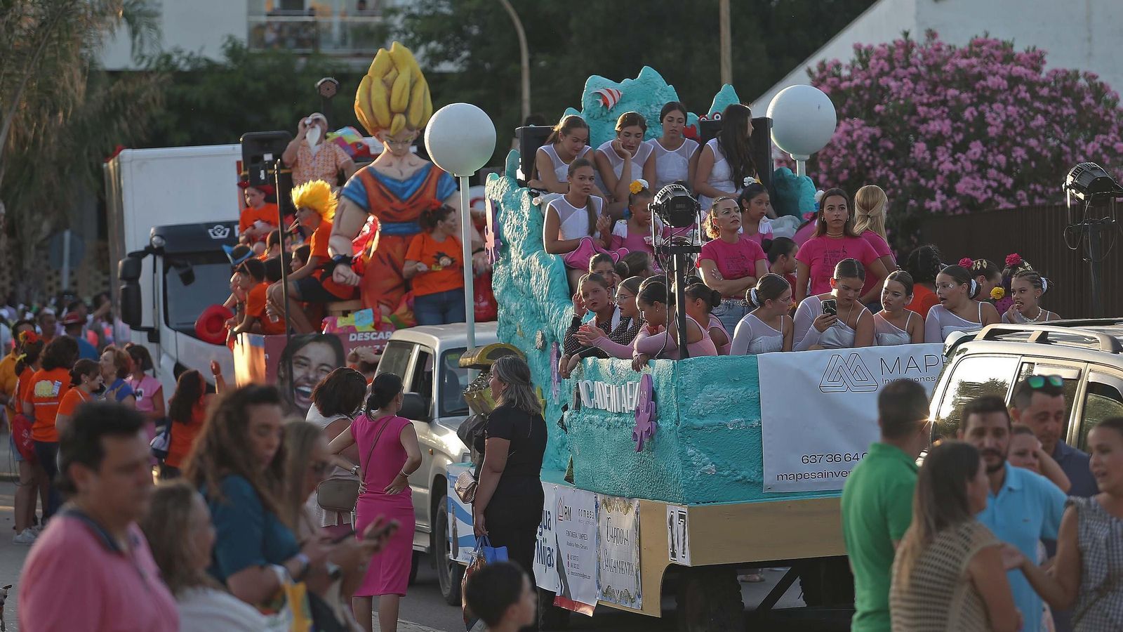 Varias carrozas desfilando en la Feria de La Línea de 2023. Varias carrozas desfilando en la Feria de La Línea de 2023.