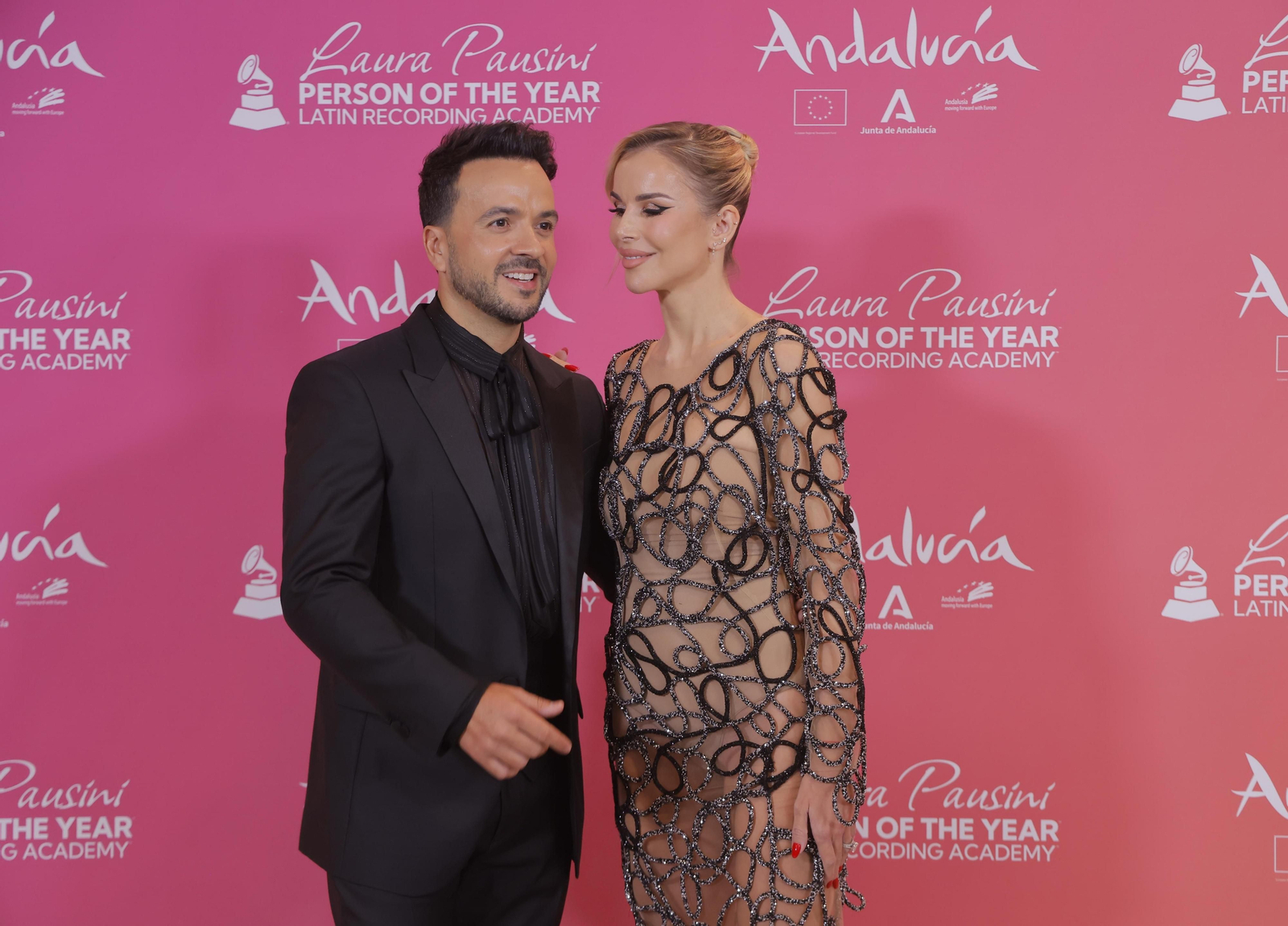 La alfombra roja del homenaje a Laura Pausini en los Grammy Latinos de Sevilla, en imágenes