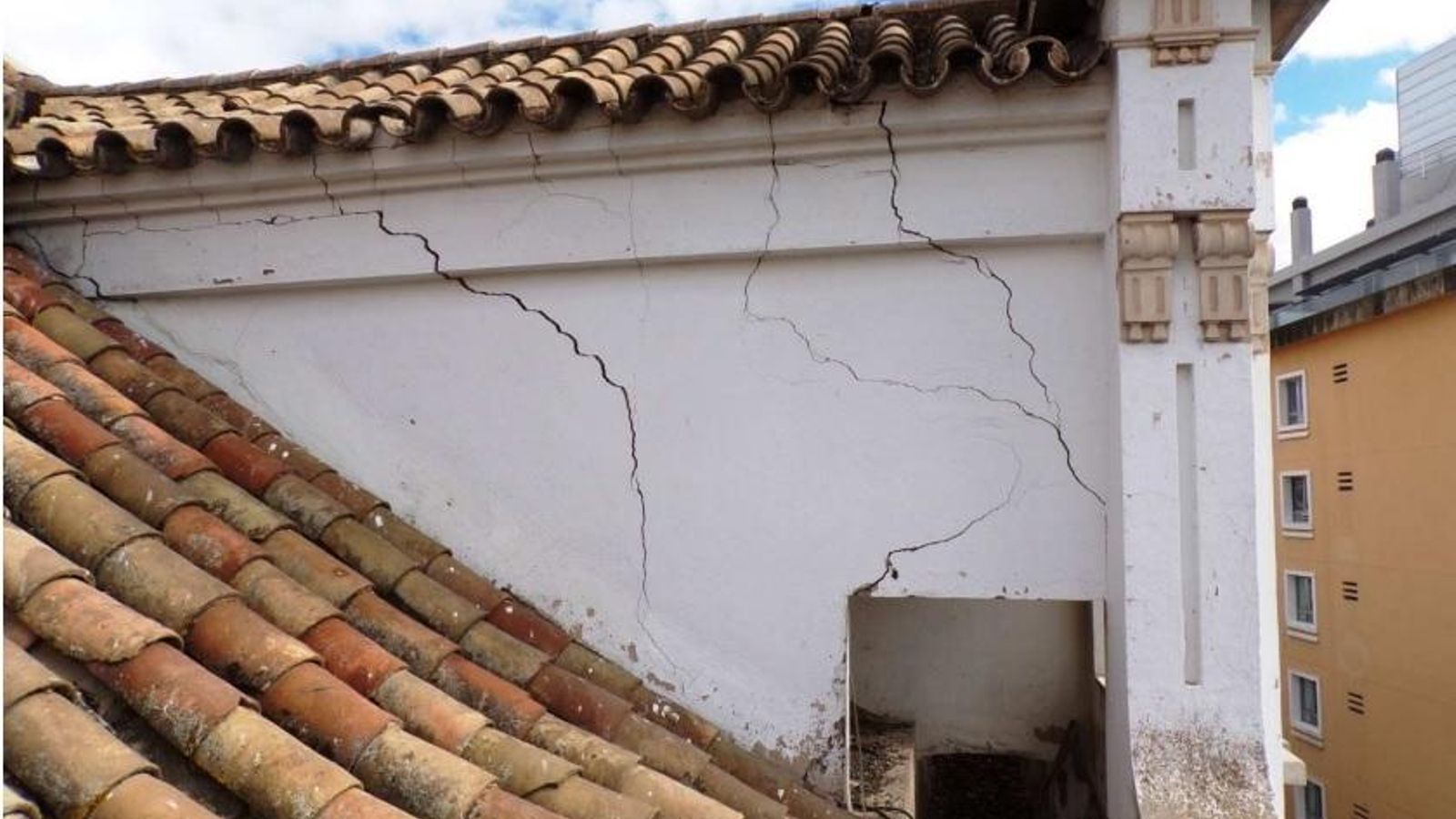 Estado de la mansarda de la fachada principal-