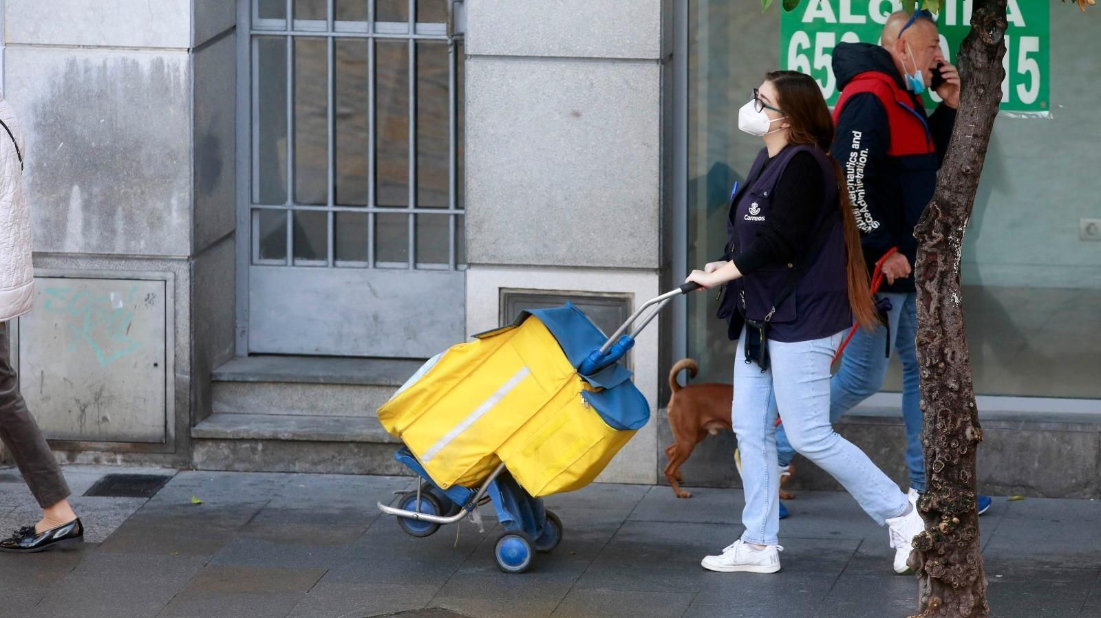 Una cartera, este jueves por el centro de Jerez. Una cartera, este jueves por el centro de Jerez.