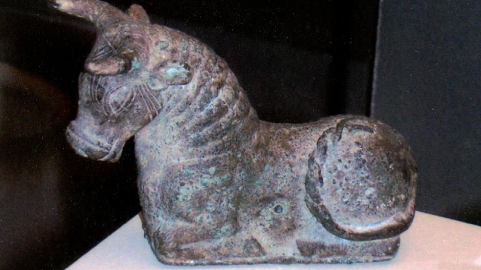 Toro de bronce hallado en el Cerro del Prado (Museo de Cádiz).