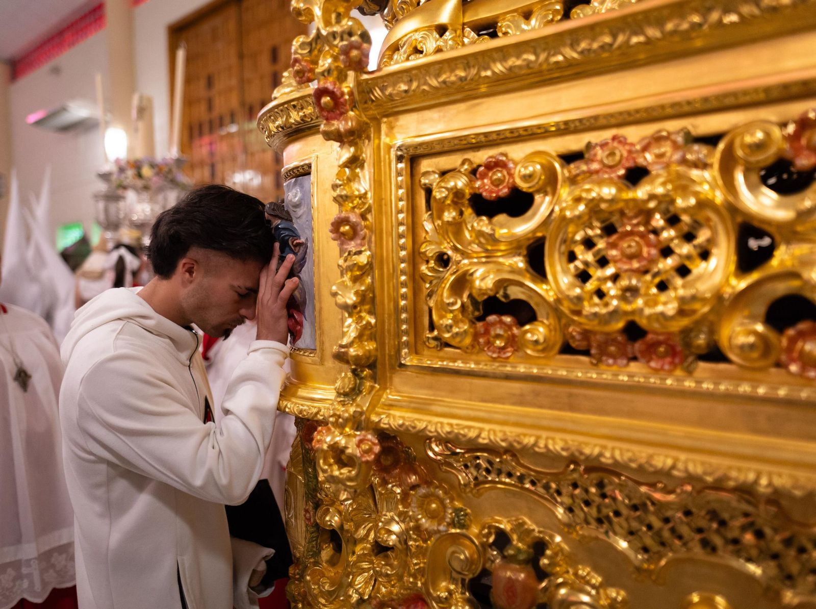 Las fotografías de la suspensión de la Estación de Penitencia de la Hermandad de la Sagrada Resurrección 2025