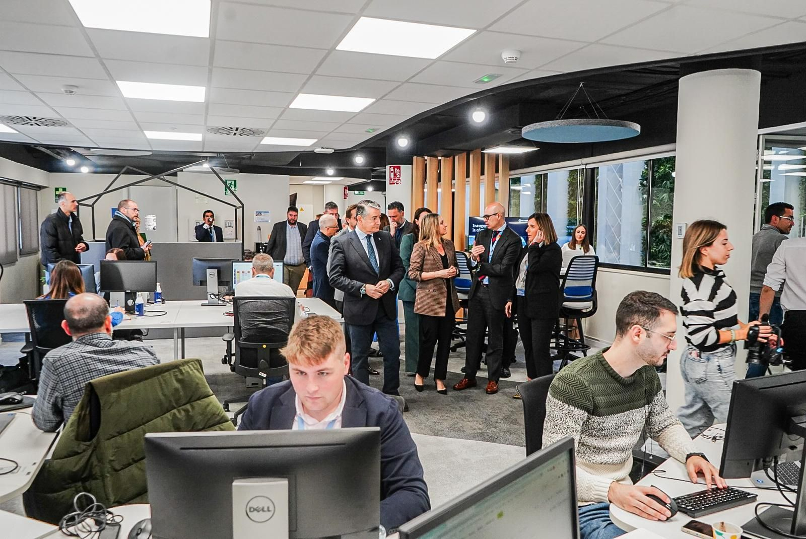 Visita de las instituciones a la nueva sede de NTT Data en Granada Visita de las instituciones a la nueva sede de NTT Data en Granada
