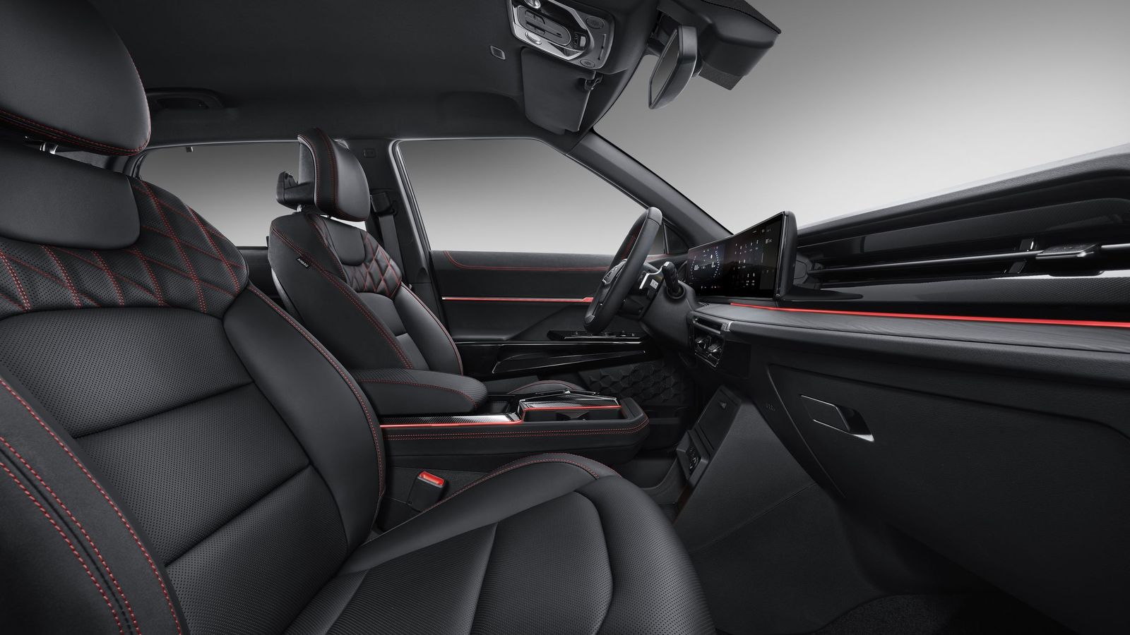 La tapicería en los Actyon es de cuero sintético, siempre en color negro. Las regulaciones eléctricas son de serie, pero las banquetas no son muy largas.