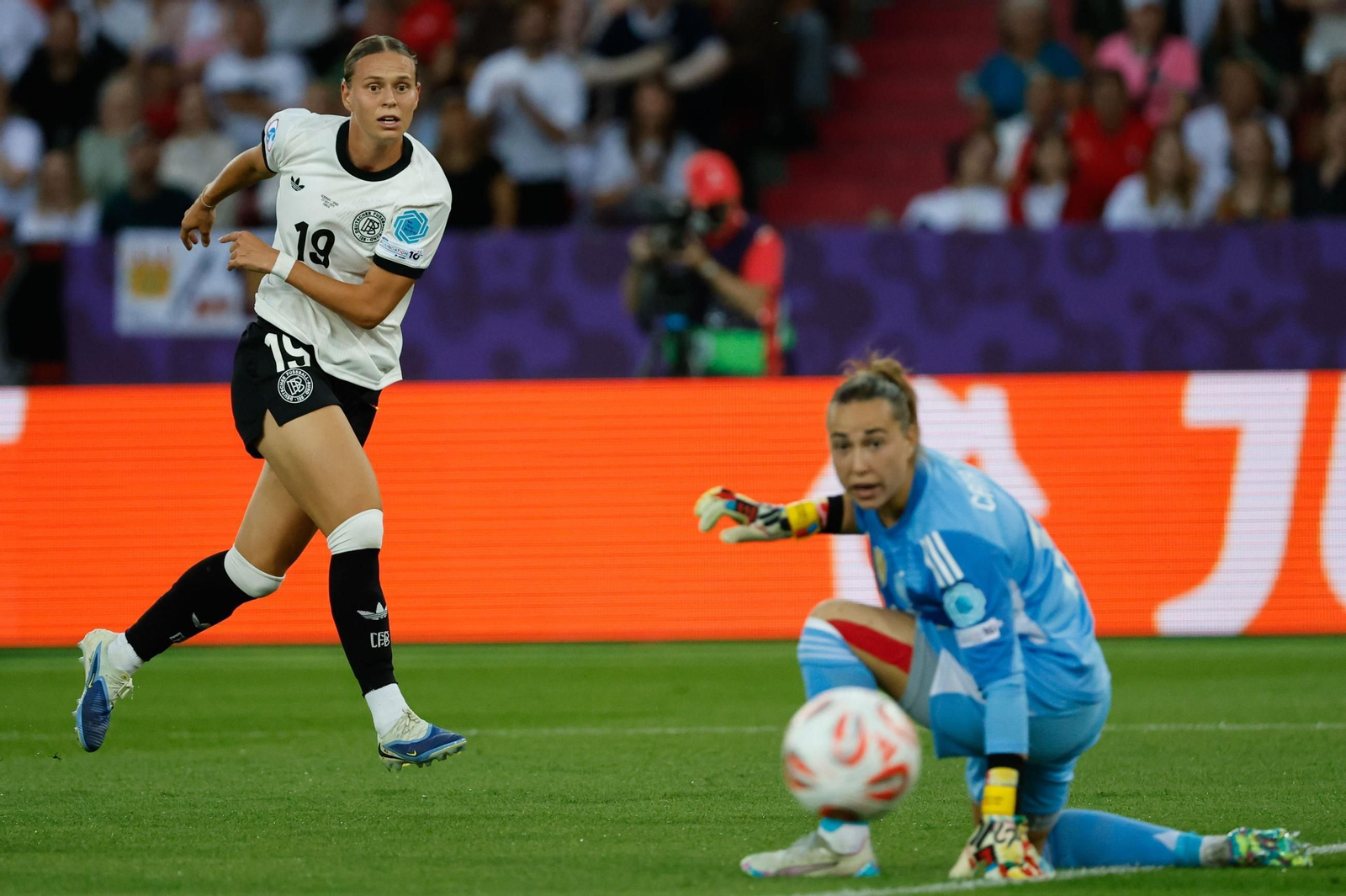 Las mejores imágenes de la semifinal Alemania - España de la Eurocopa femenina