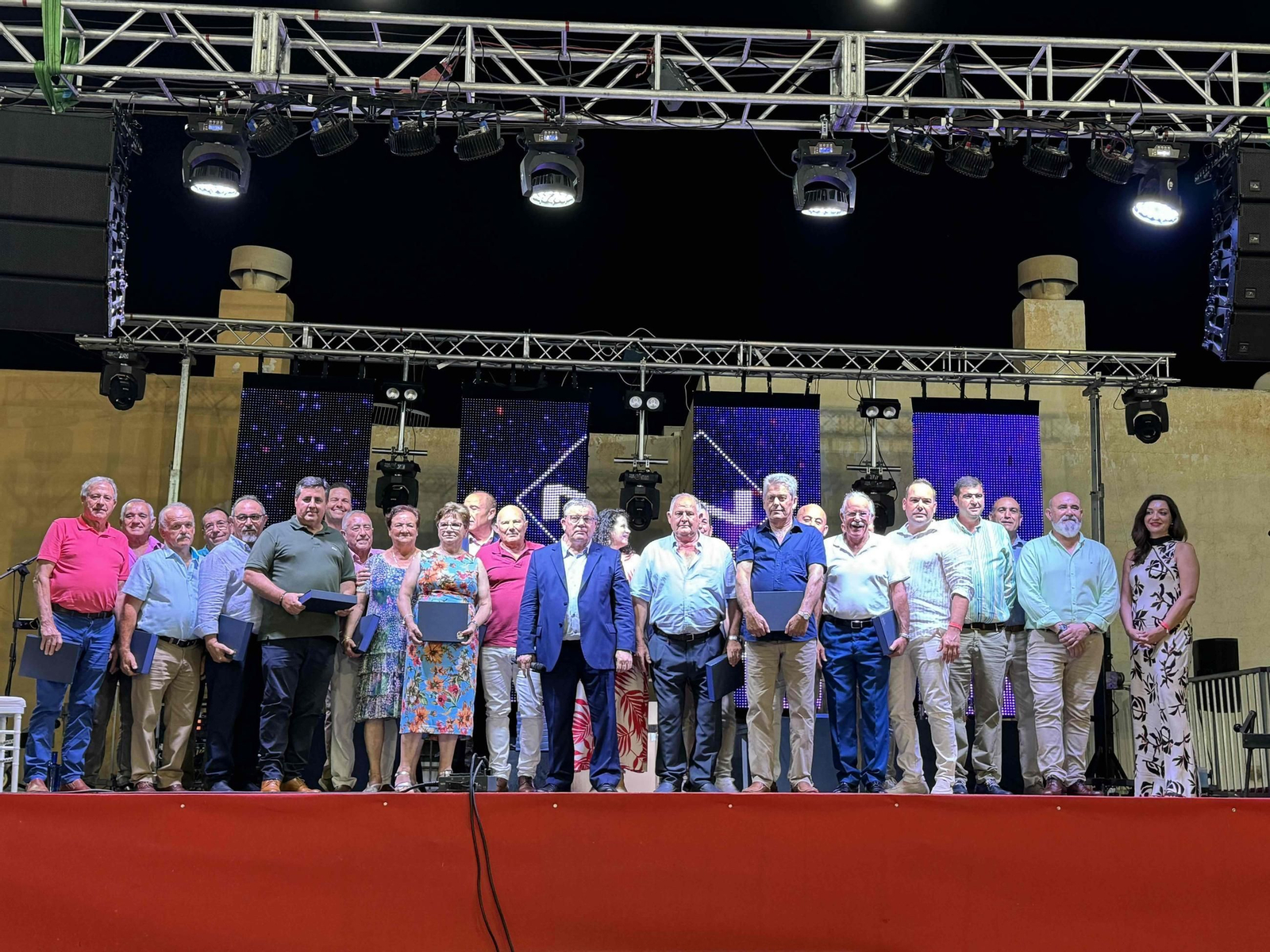 Entrega de reconocimientos al final de la cena de Vicasol.