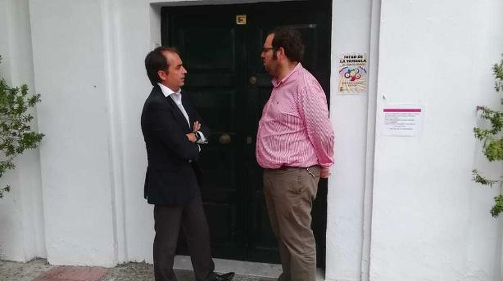 Saldaña conversa con el alcalde de La Barca.