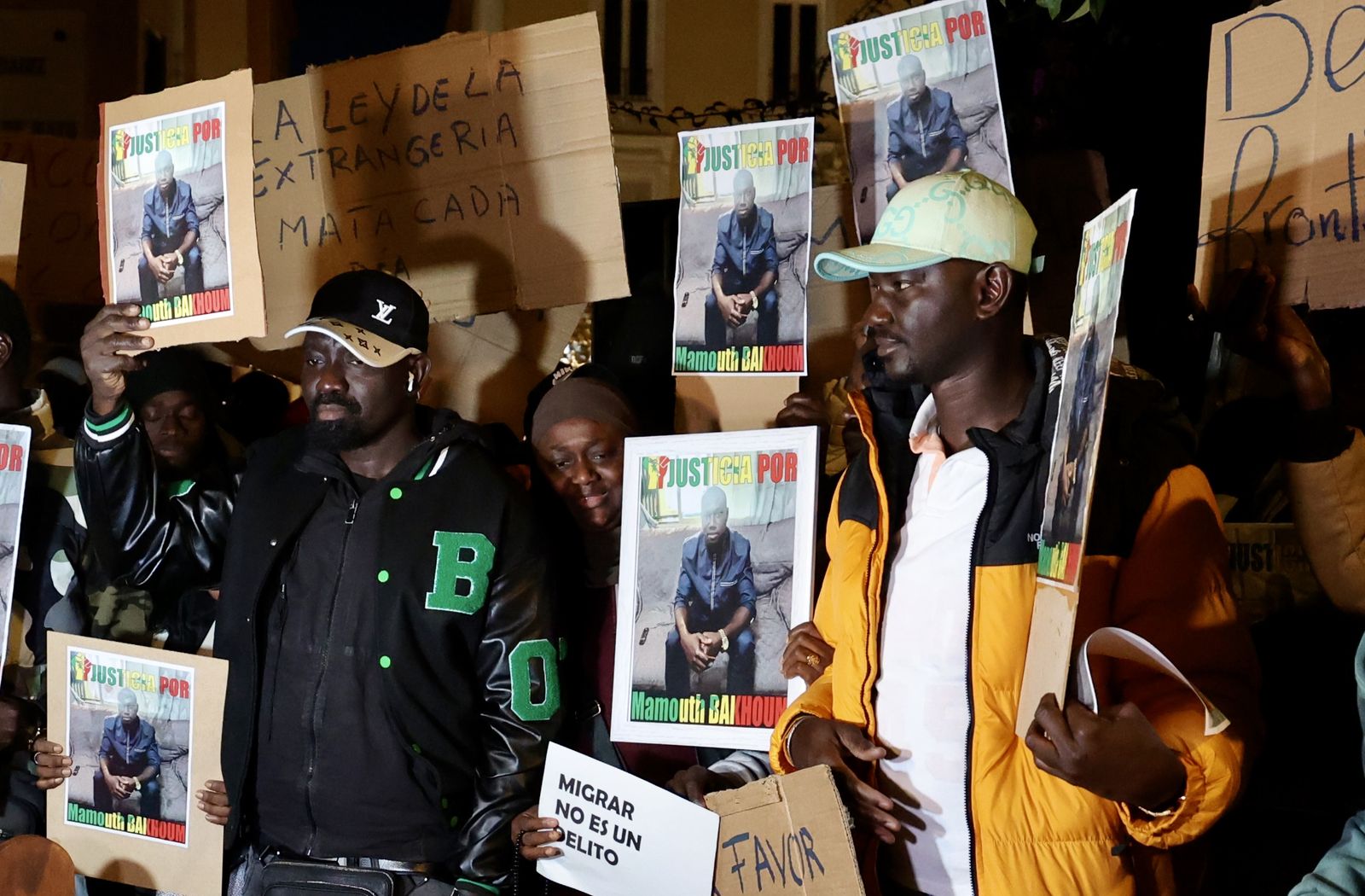 Concentración de senegaleses por la muerte de Mamouth