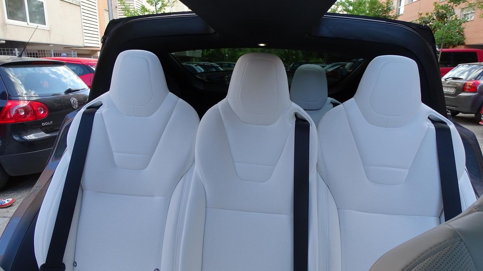 El acceso a las plazas traseras es bueno.