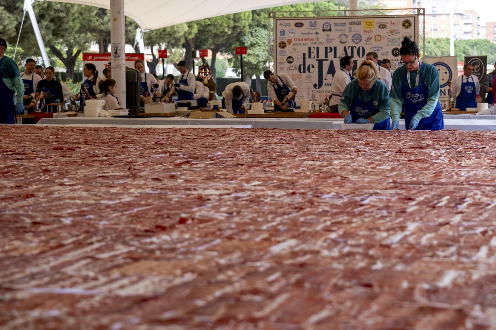 El plato de jamón más grande del mundo fue emplatado en Huelva el pasado año 2024