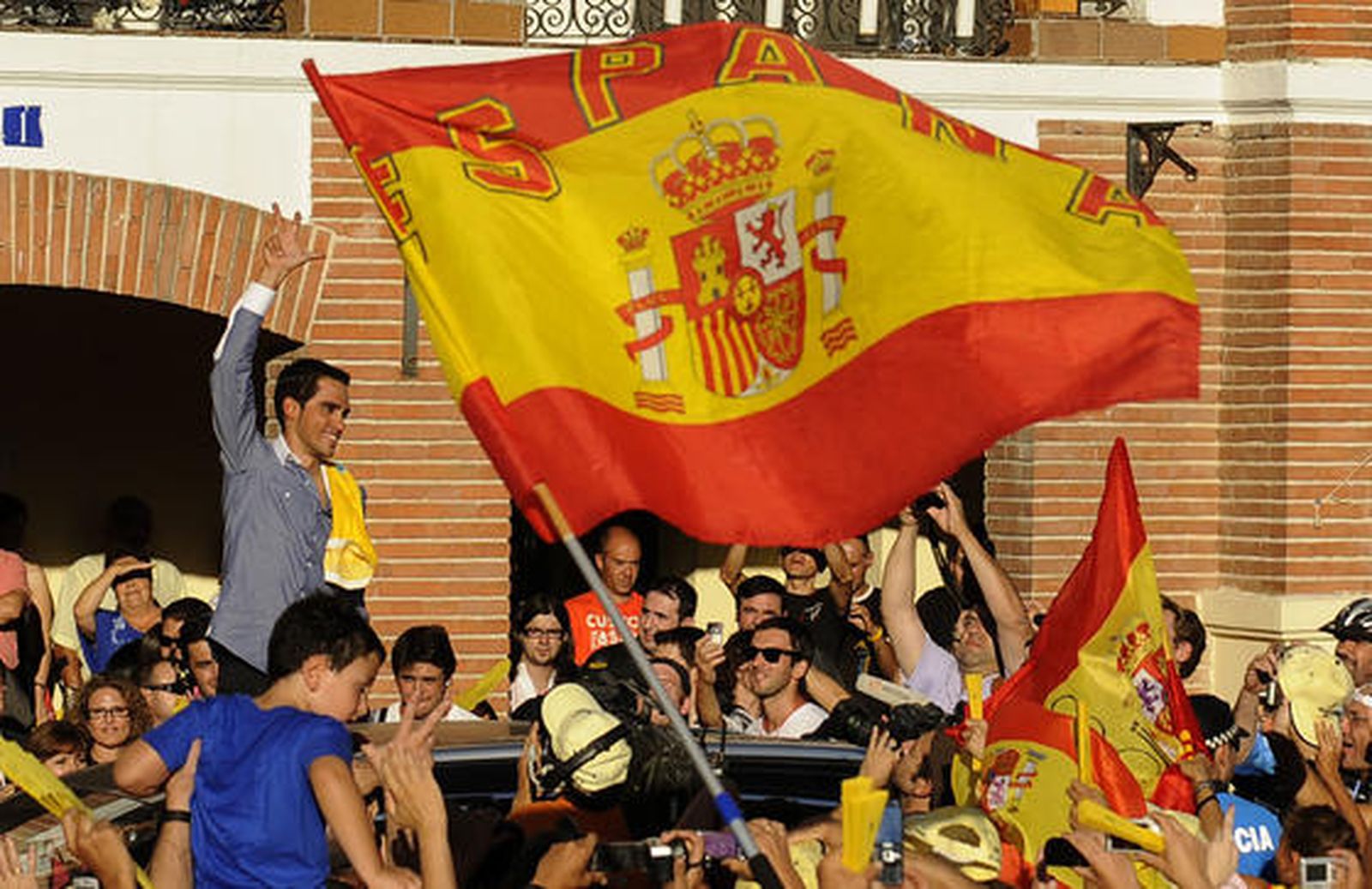 Pinto se vuelca con Contador.

Foto: AFP