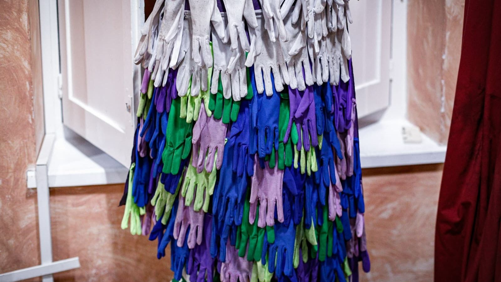 La capa de uno de los 7 tipos de 'Dsas3', con guantes.